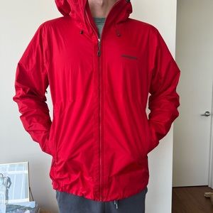 PATAGONIA red torrentshell rain jacket. EUC